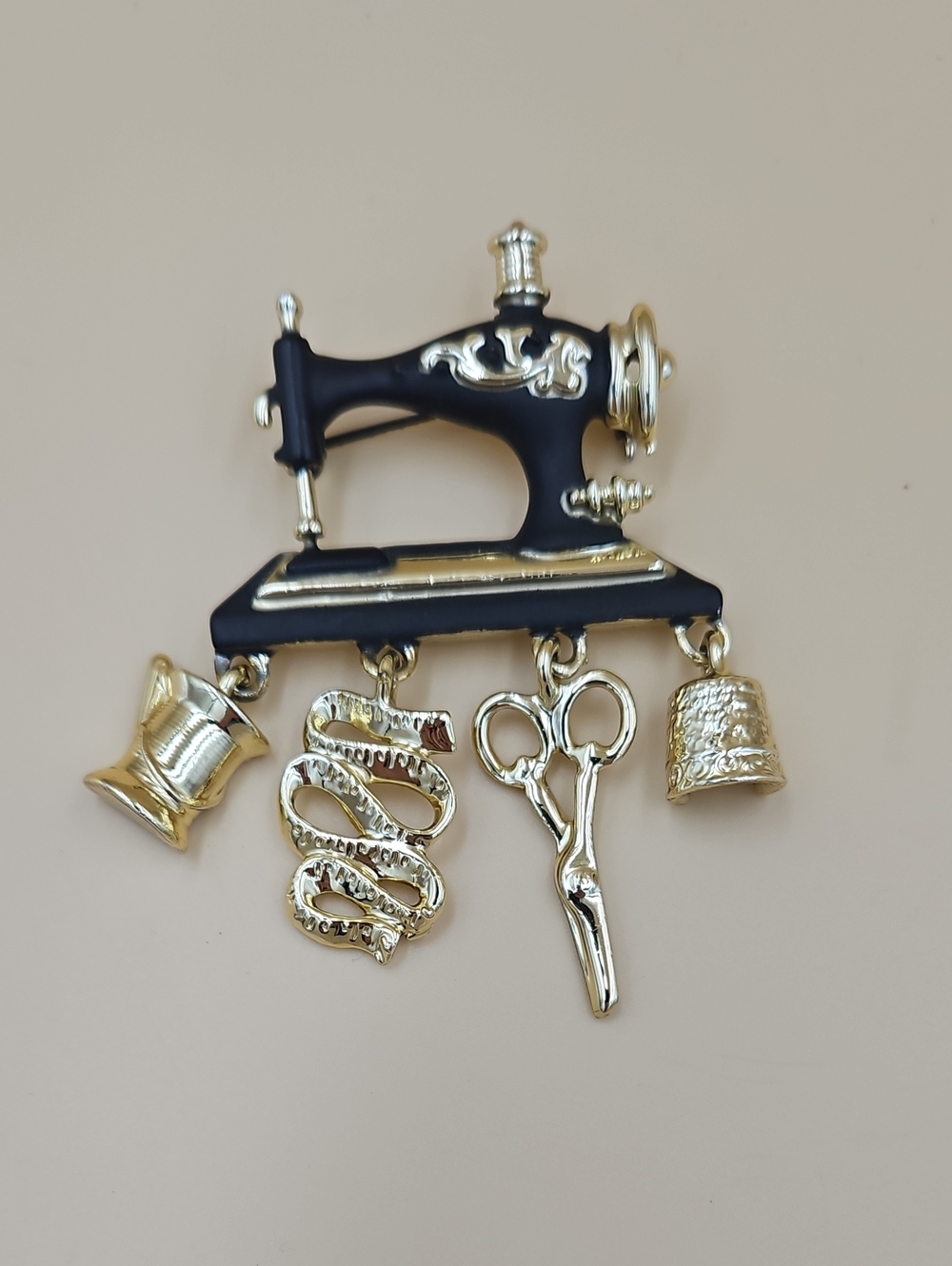 Black & Gold Sewing Machine Charm Brooch - Women Accessories